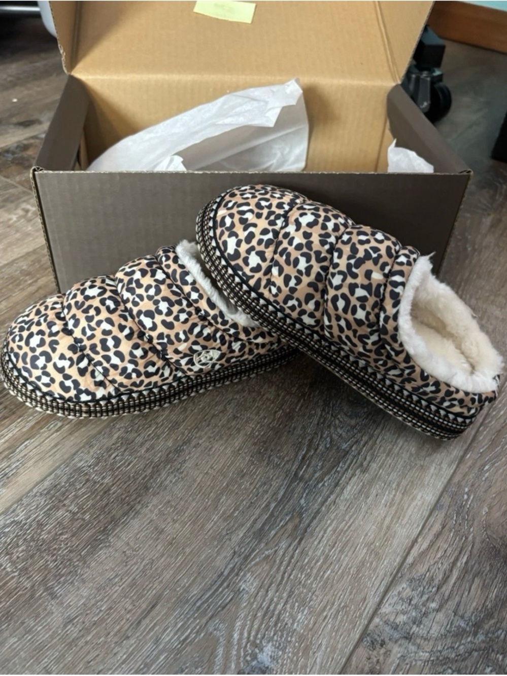 Ariat Kids Leopard Print Cozy Slip-Ons in Tan and Black size 1-2 house slippers